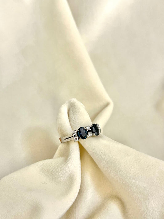 Balto aukso žiedas su safyrais ir deimantais