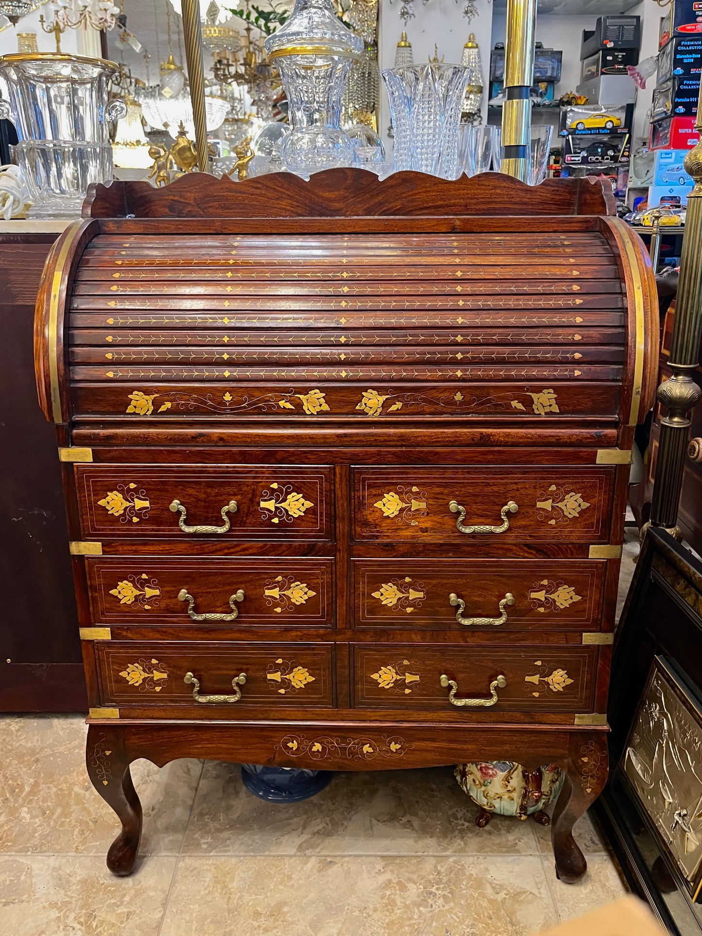 Medinis sekreteras su žalvario inkrustacijomis