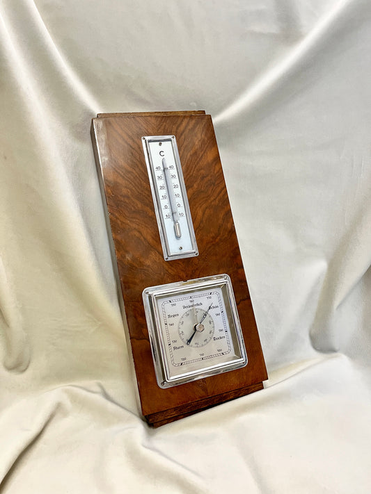 Art Deco stiliaus meteorologinė stotelė