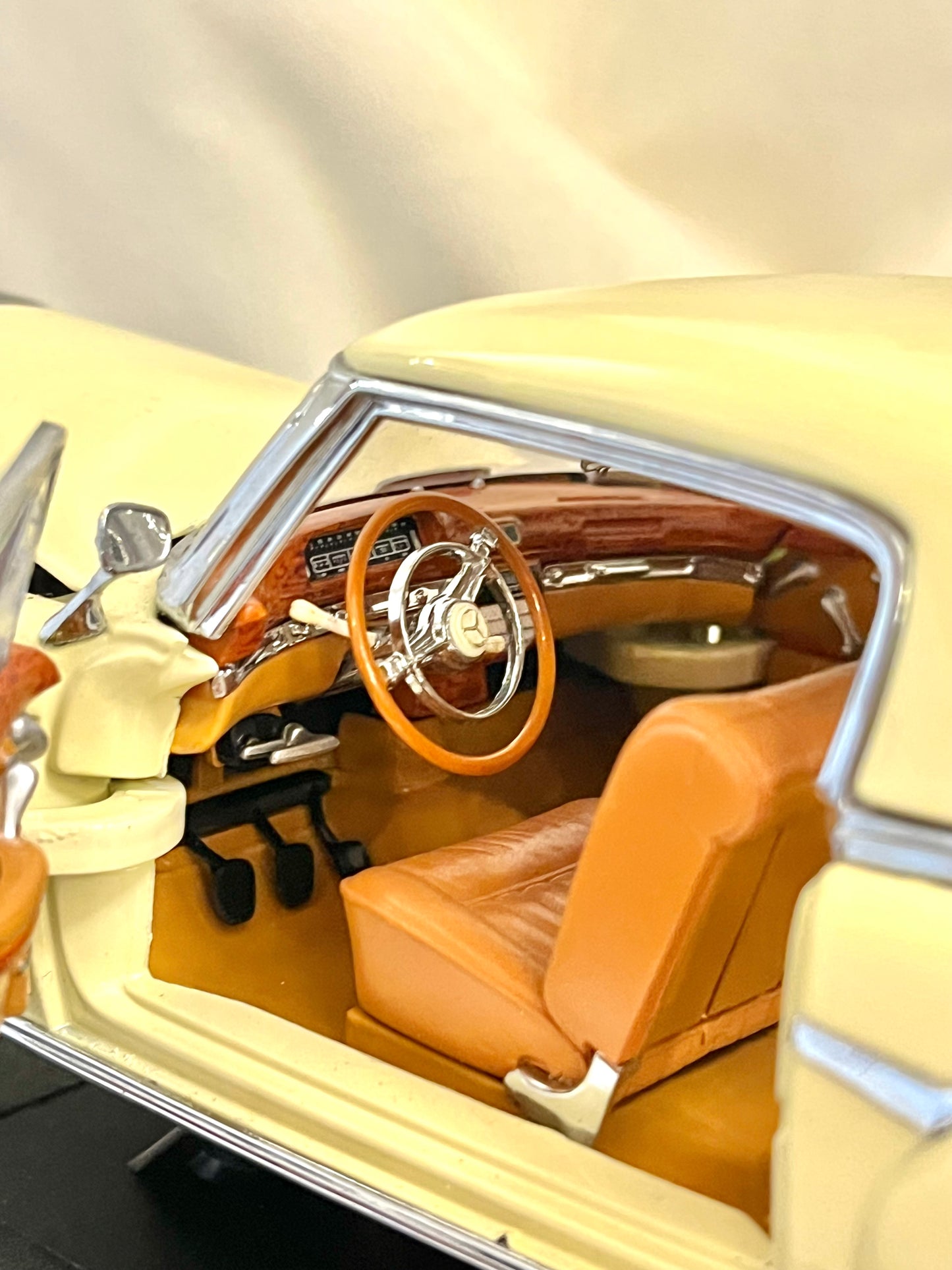 Kolekcinis Mercedes-Benz 220 SE (1958) 1:18 modelis