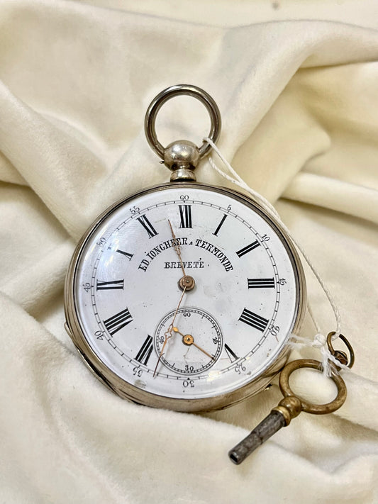 Sidabrinis kišeninis laikrodis su užvedimo raktu