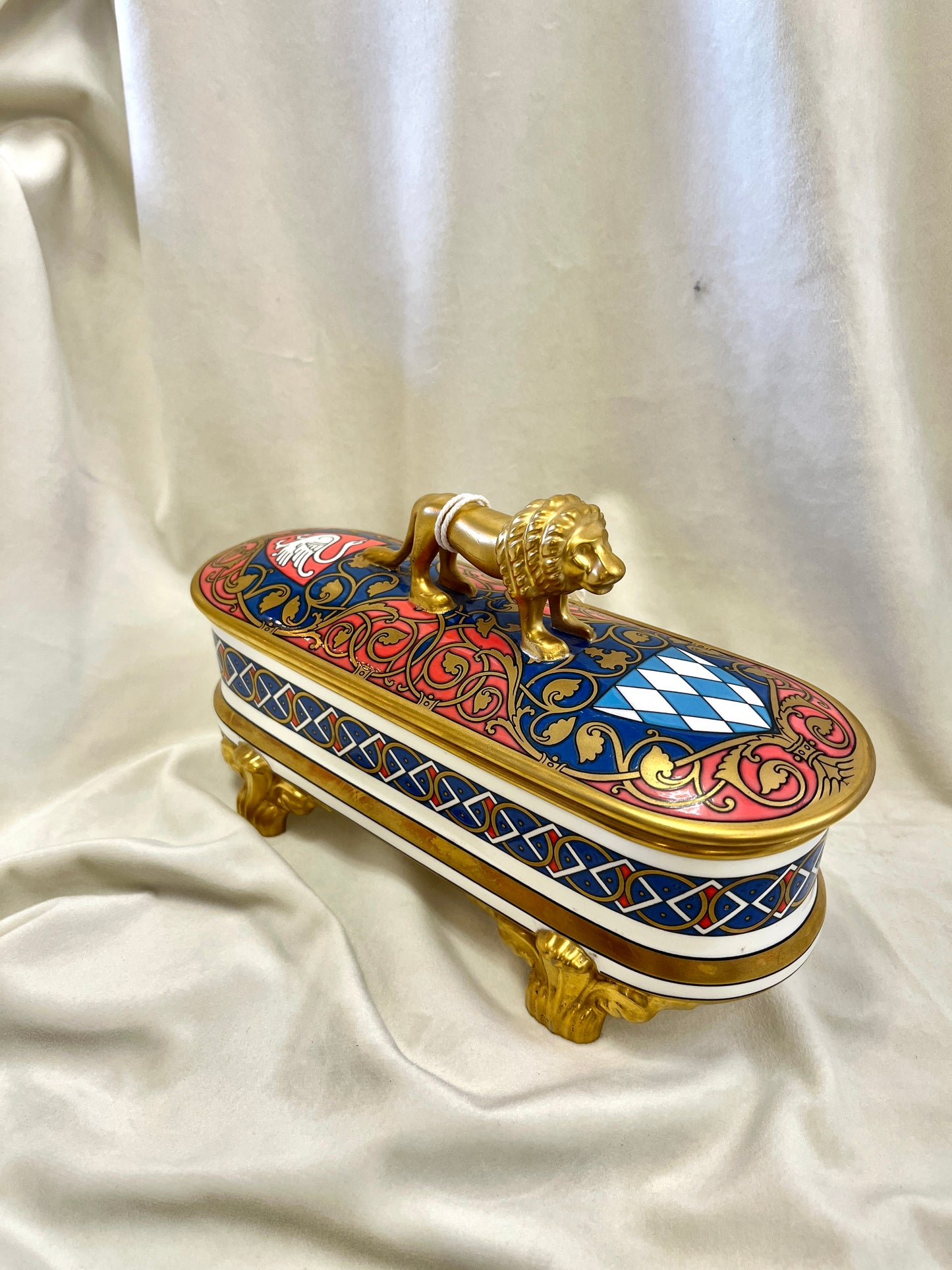 Limituoto leidimo K. Ludwig antrojo porceliano dežutė