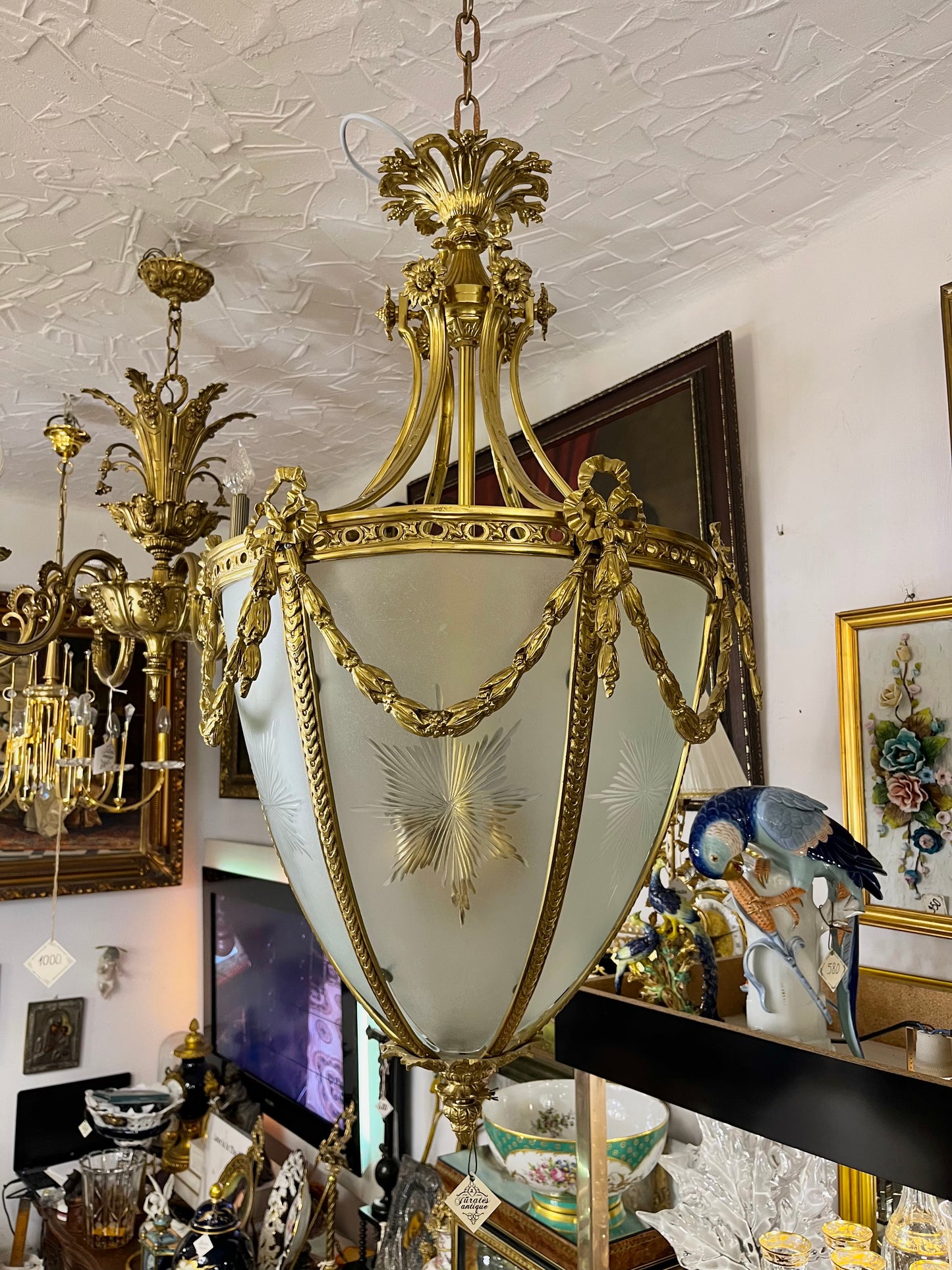 Masyvus Louis XVI stiliaus žalvario šviestuvas