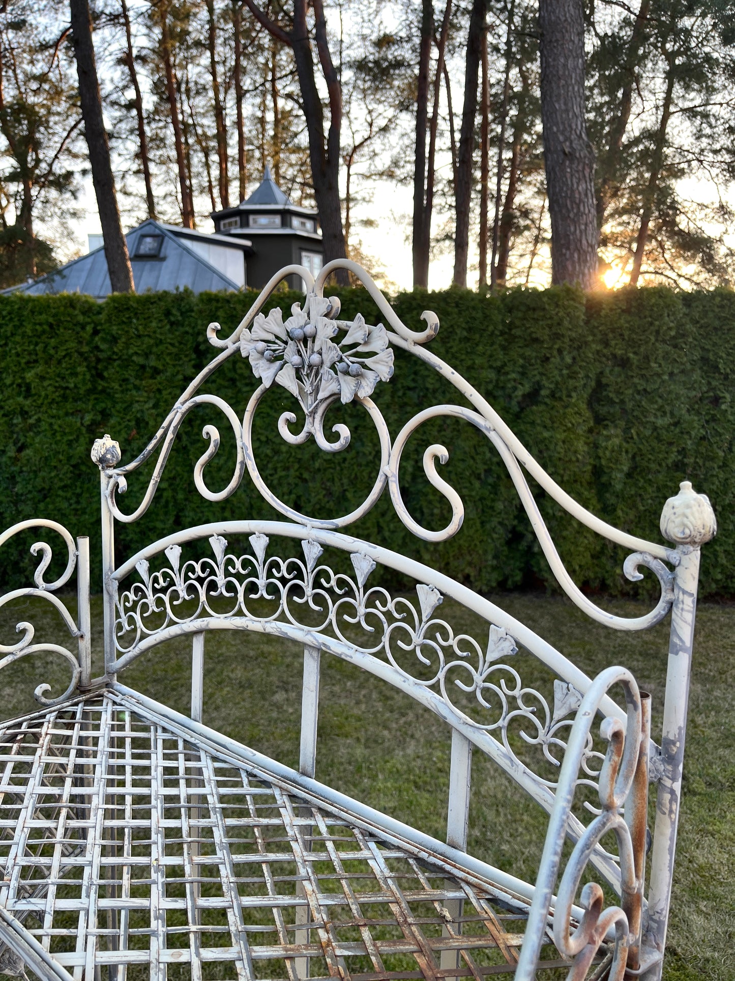 Sulankstoma metalinė etažerė