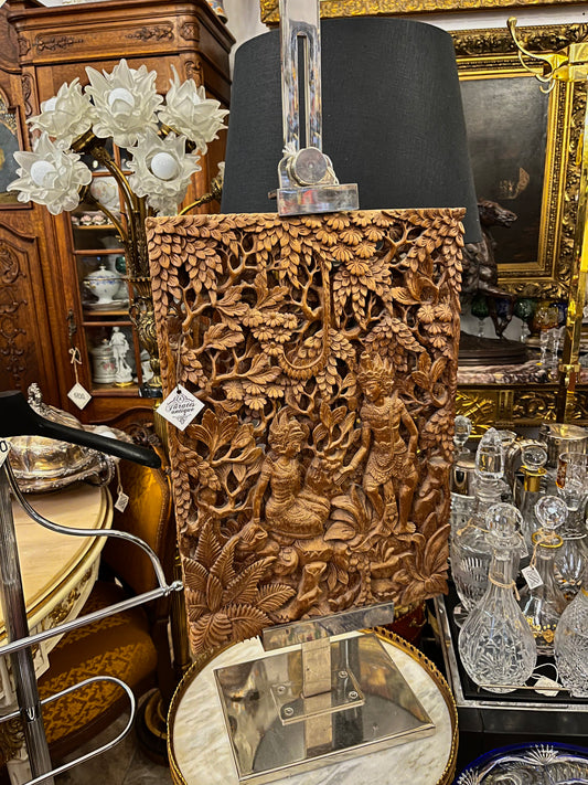 Rankų darbo medinis reljefinis paveikslas – rytietiškų motyvų drožyba