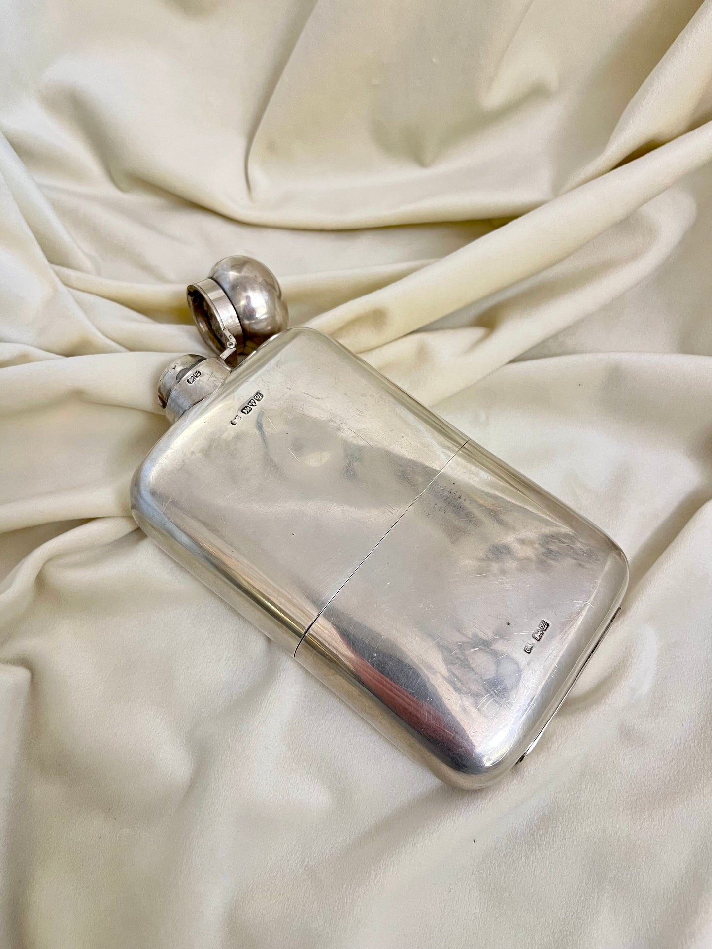 Sidabrinė gertuvė su auksuota taure, Chester, 1920-ieji