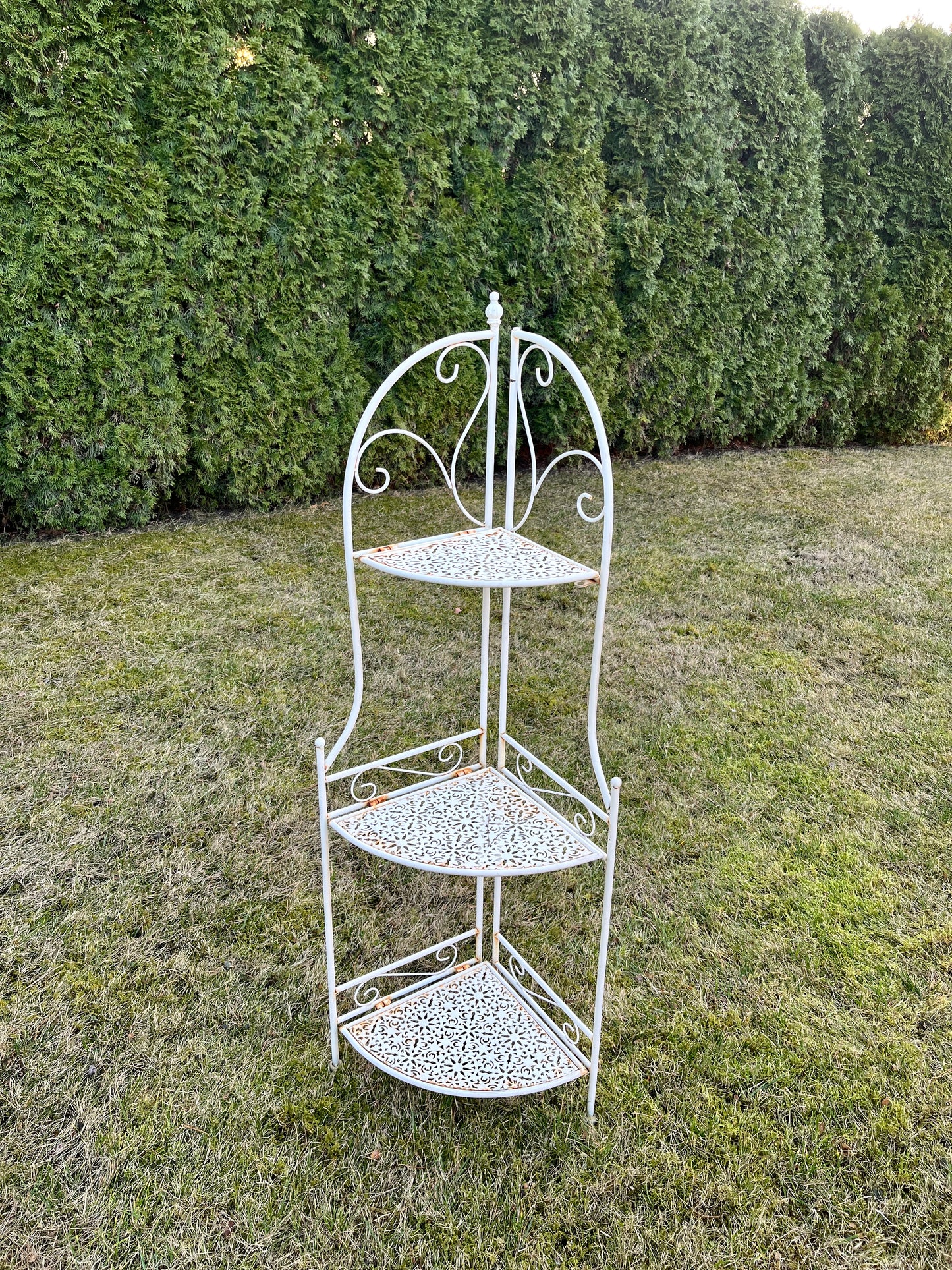 Metalinė Kampinė etažerė