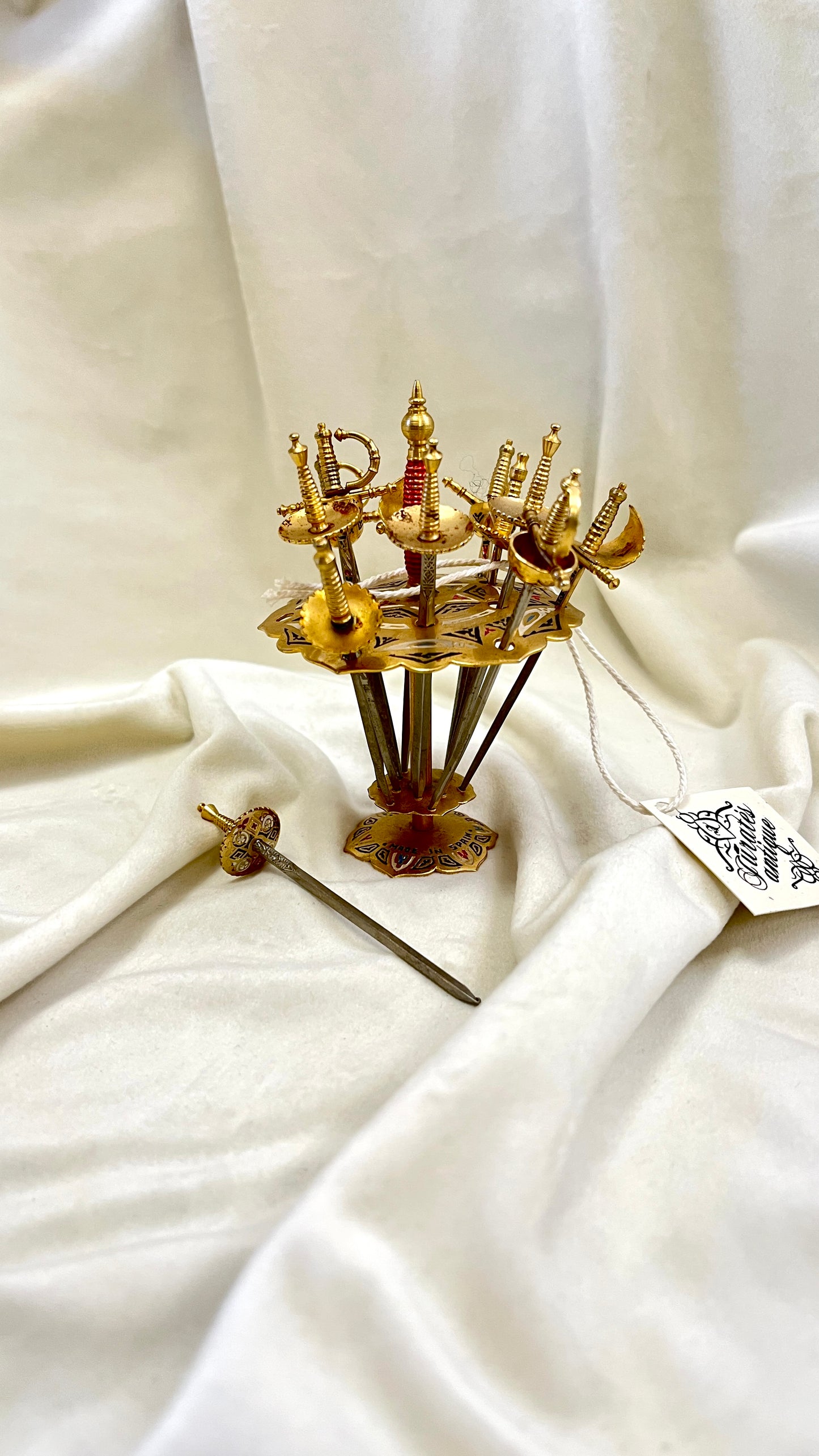 Užkandžių smeigtukai- kardai bei špagos