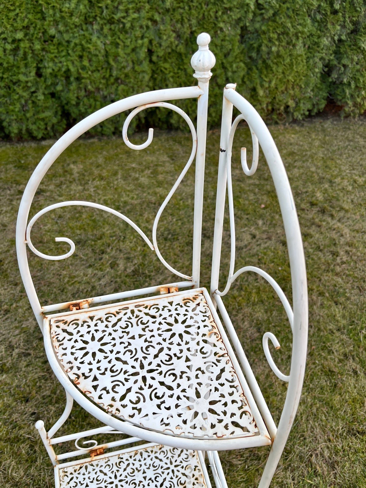 Metalinė Kampinė etažerė