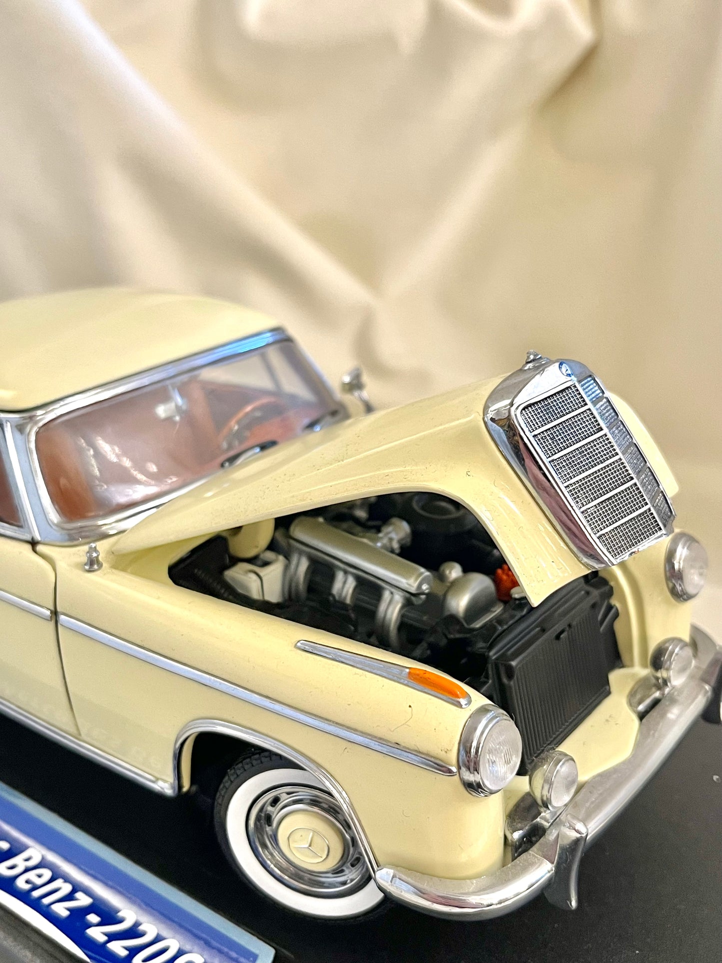 Kolekcinis Mercedes-Benz 220 SE (1958) 1:18 modelis