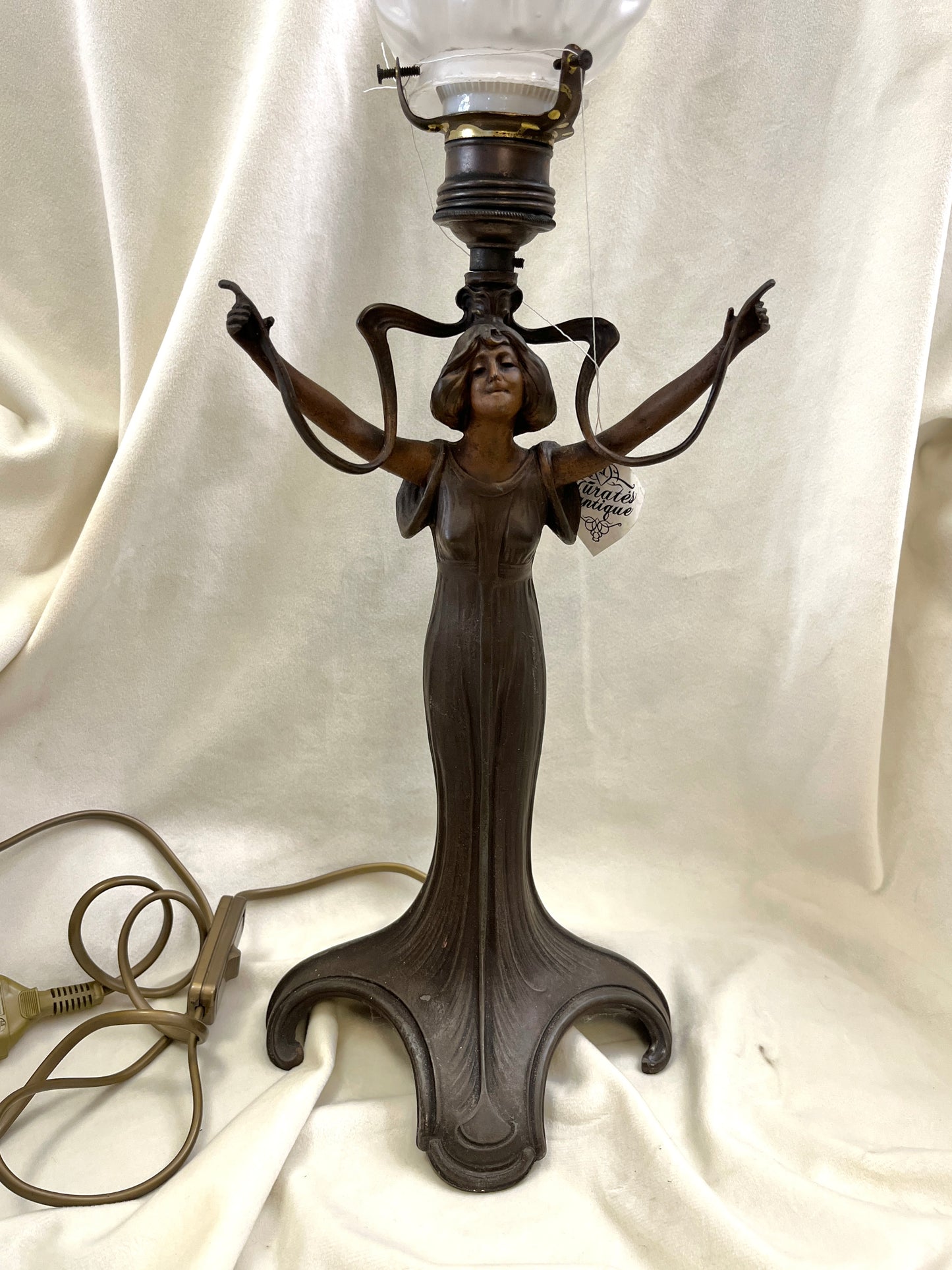 Art Nouveau stiliaus šviestuvas
