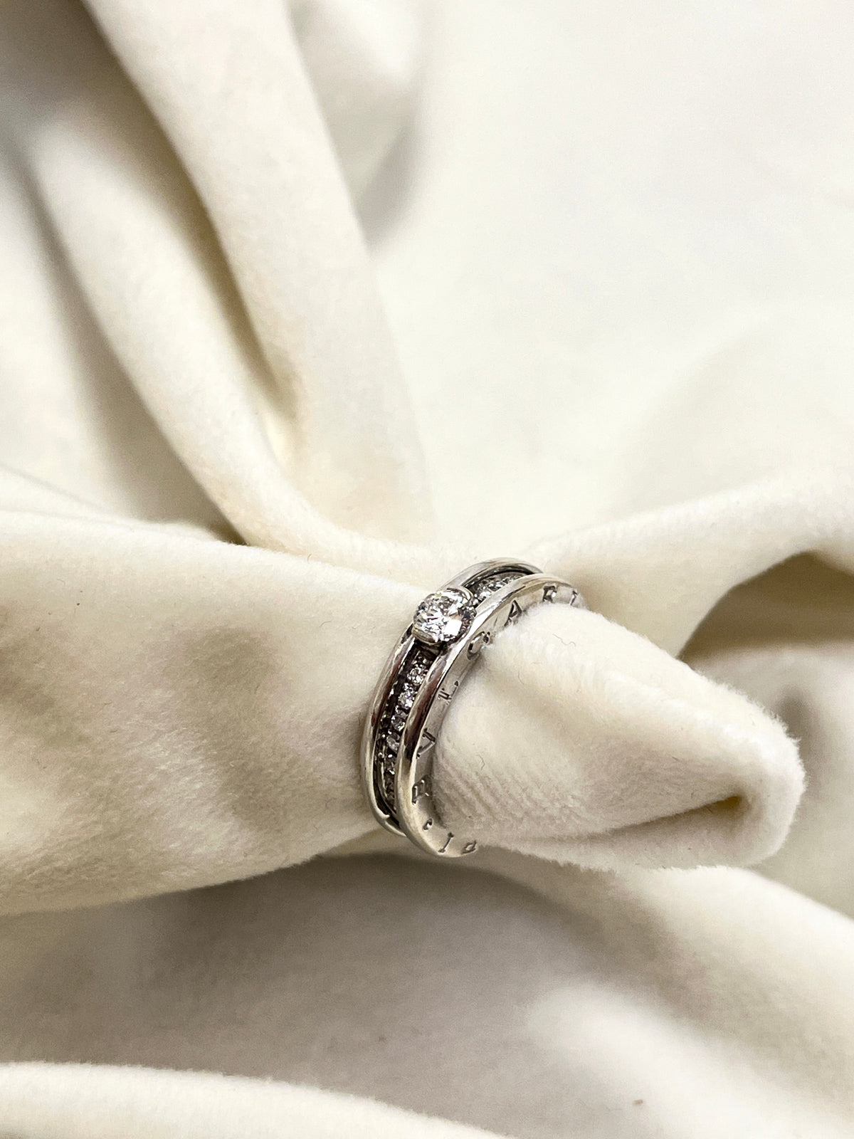 Bulgari B.Zero balto aukso žiedas su briliantais