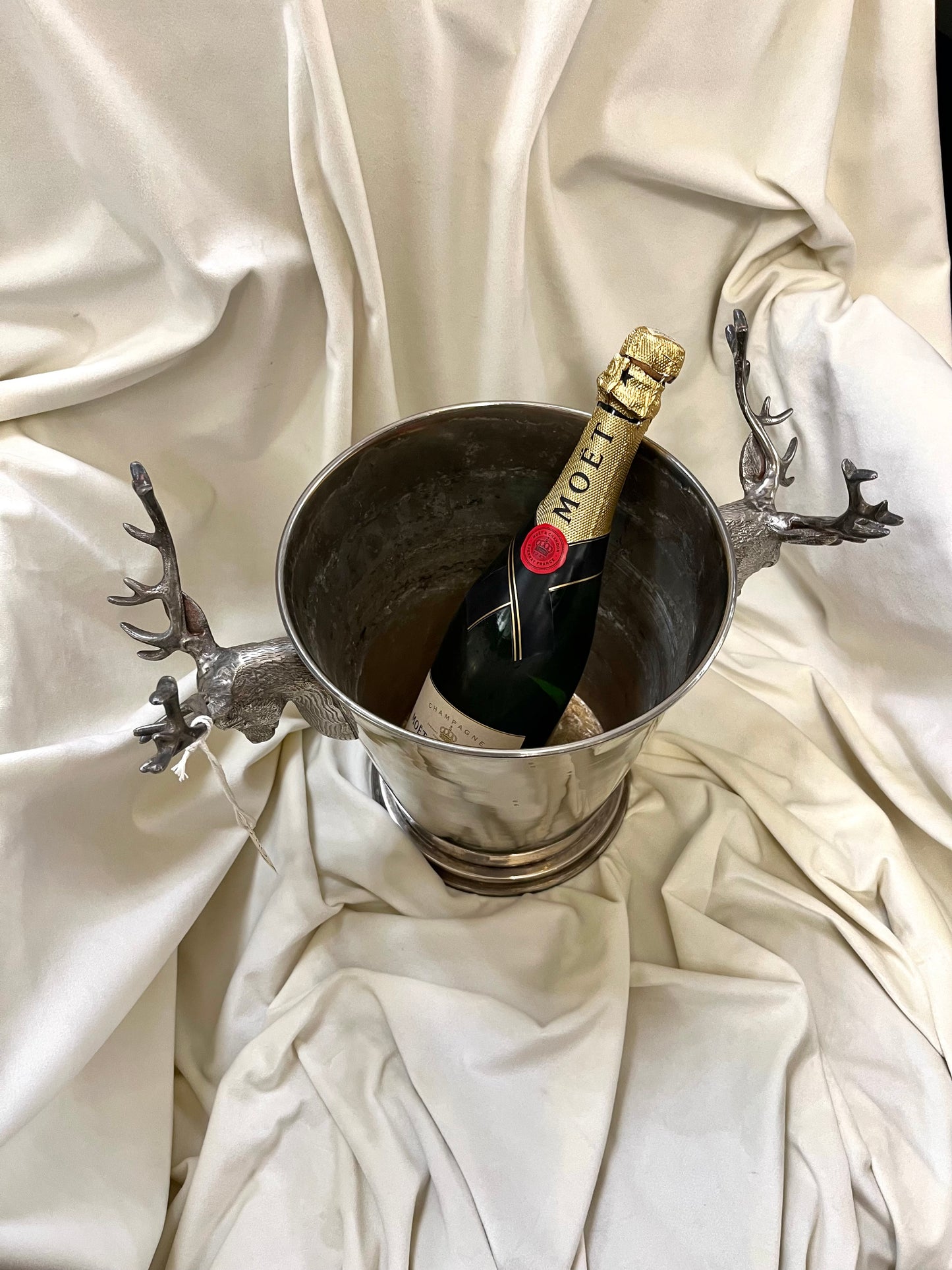 Sidabruotas šampano kibiras su elniais