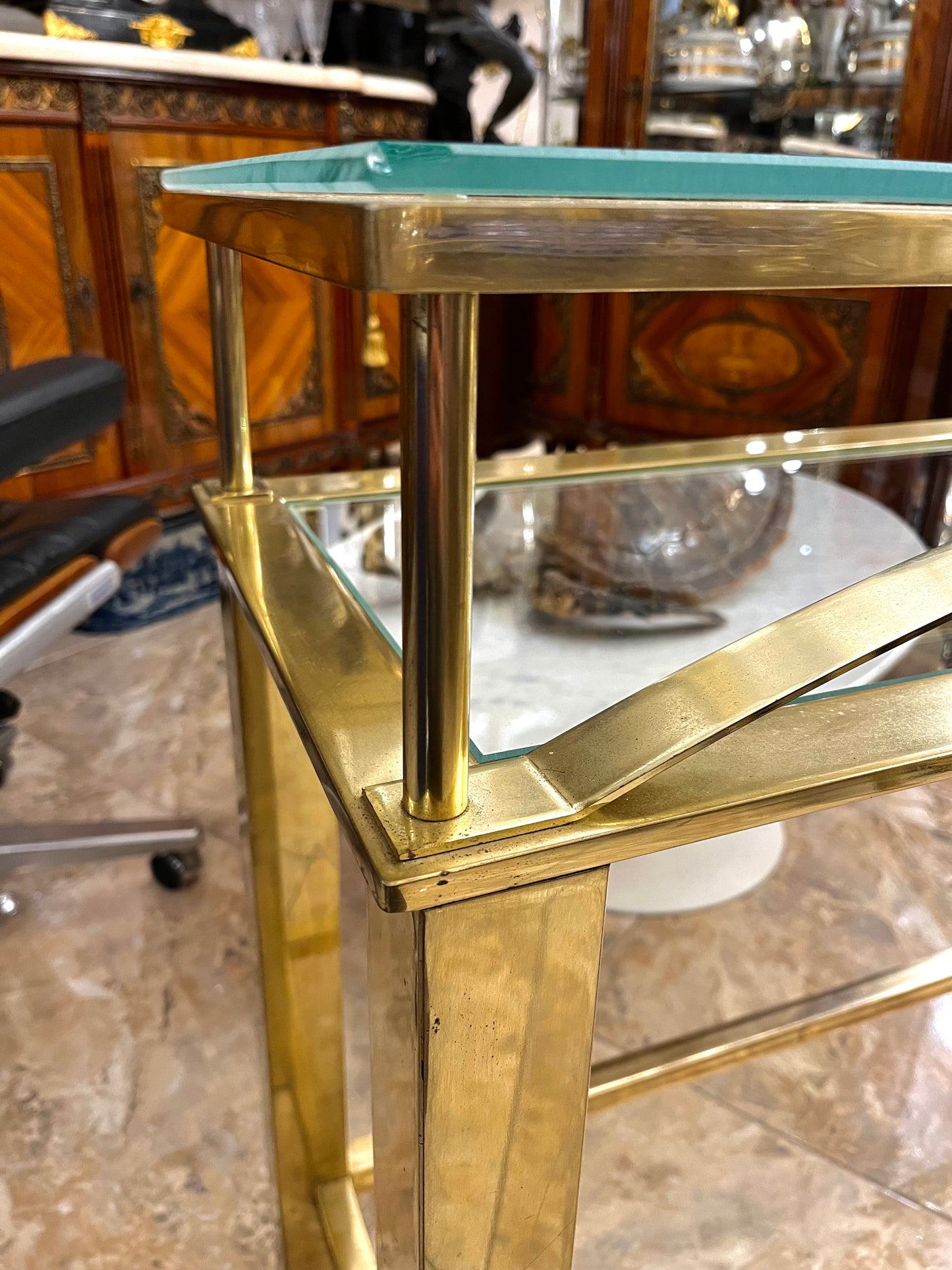 Žalvarinė konsolė su stiklu