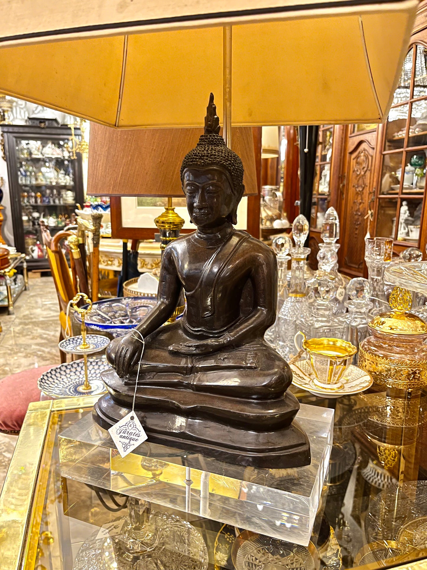 Stalinis šviestuvas su bronzine buda