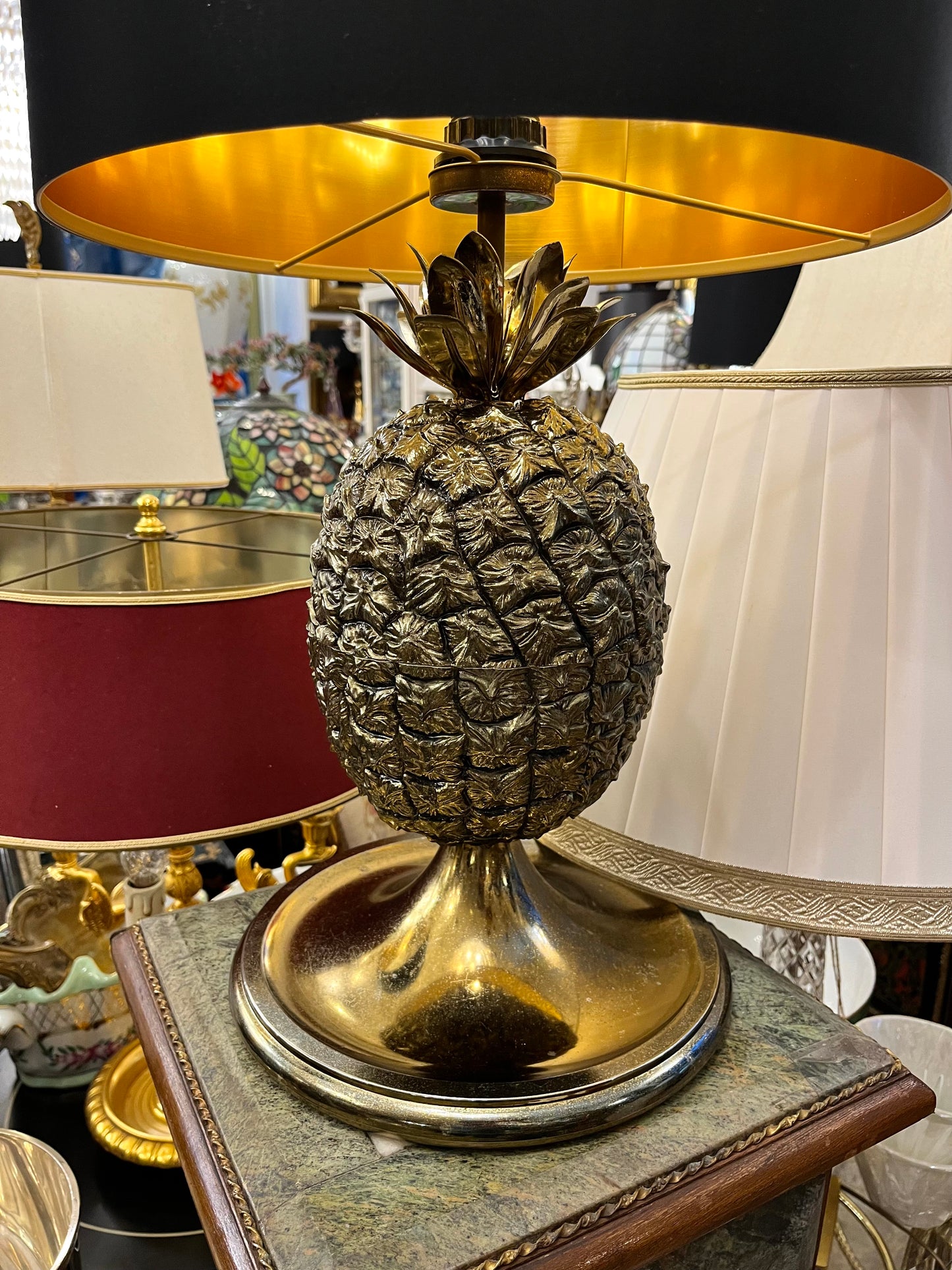 Ananaso formos stalinis šviestuvas
