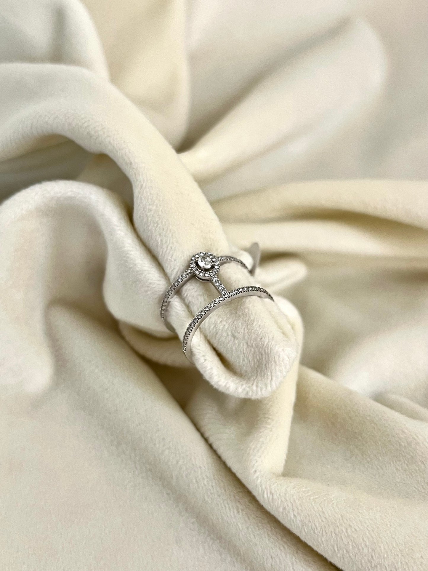 Messika Glam’azone balto aukso žiedas su briliantais