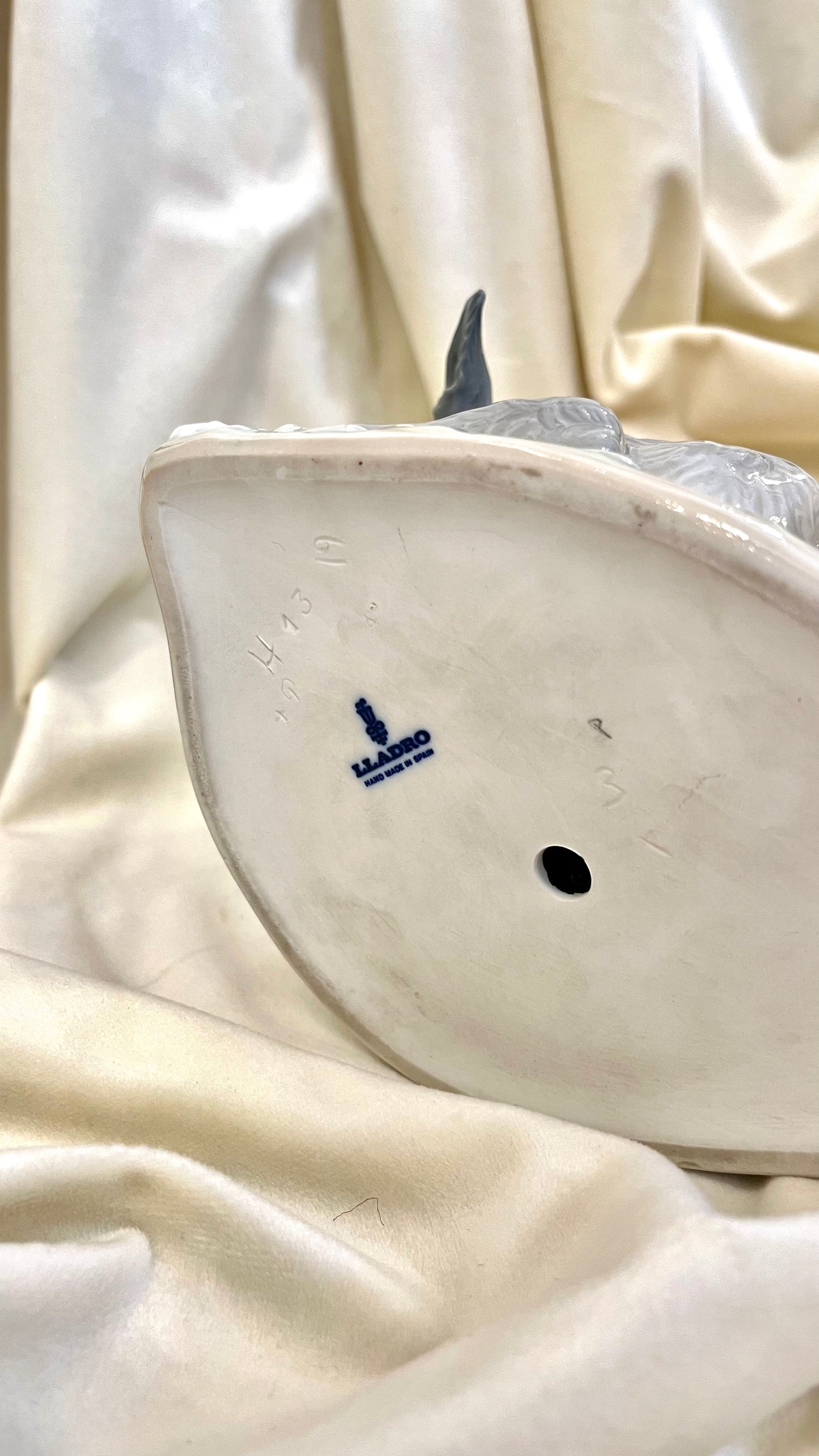 Lladro porcelianinė skulptūra „Raudonkepuraitė ir vilkas“