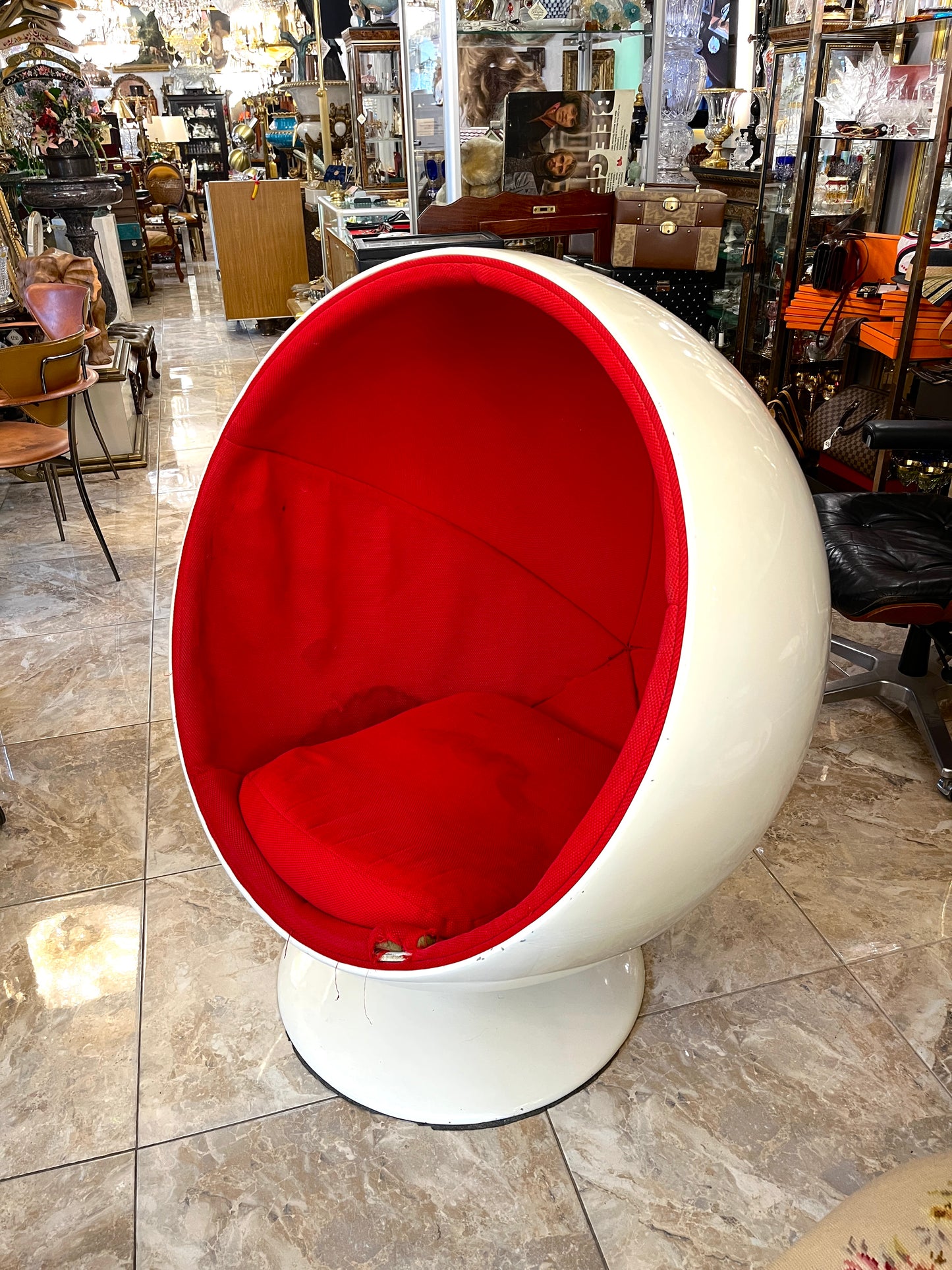Ikoniškas vintažinis „Egg“ tipo krėslas