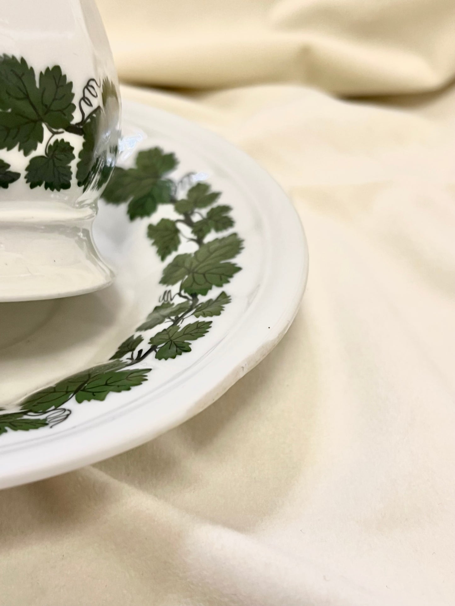 Meissen “Green ivy” puodelis su lėkštute