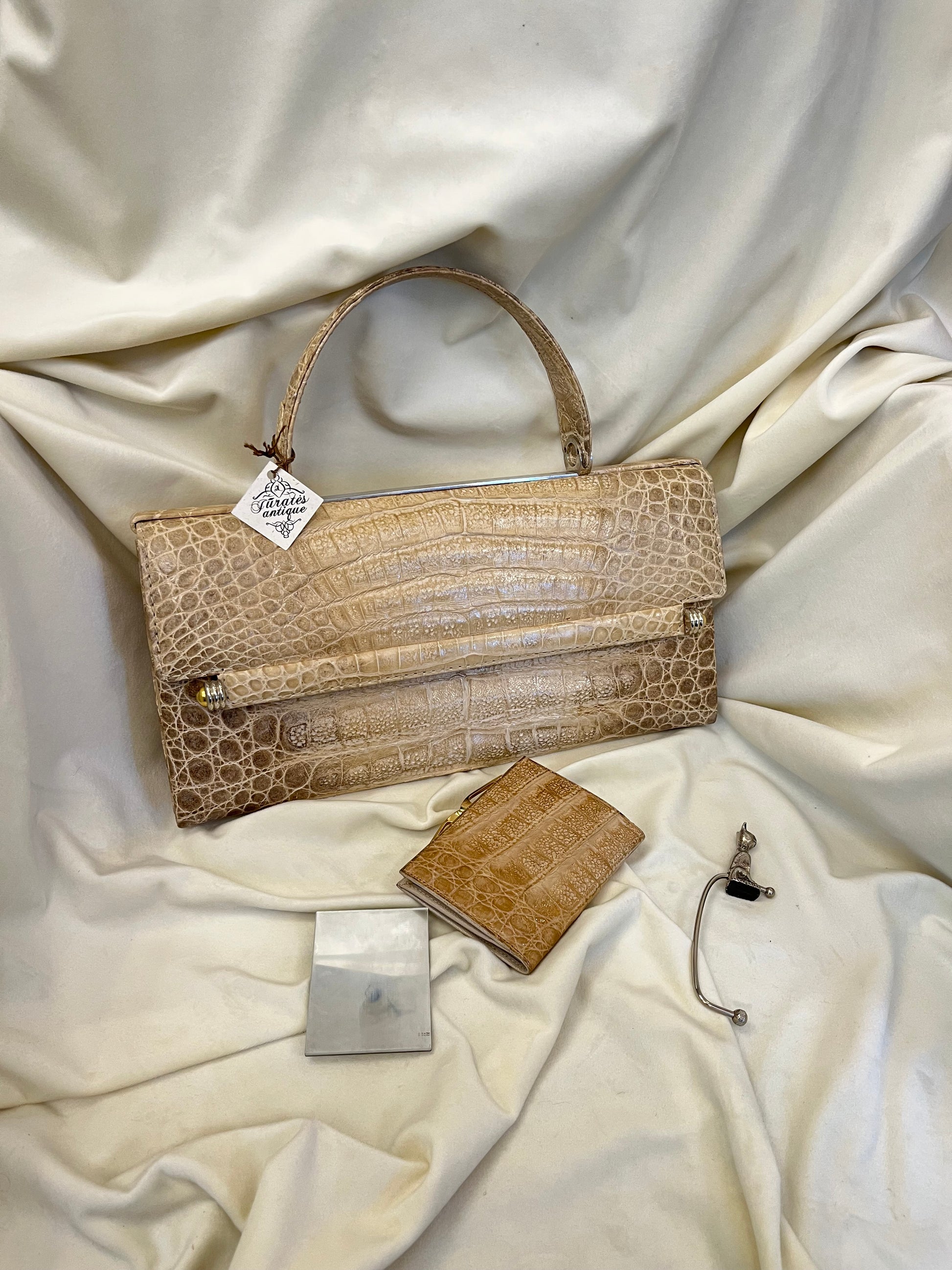 itališka odinė rankinė, smėlio spalvos rankinė, vintažinė itališka rankinė, odinė piniginė, natūrali oda, krokodilo rašto rankinė, elegantiška moteriška rankinė, itališka piniginė, rankų darbo odinė rankinė