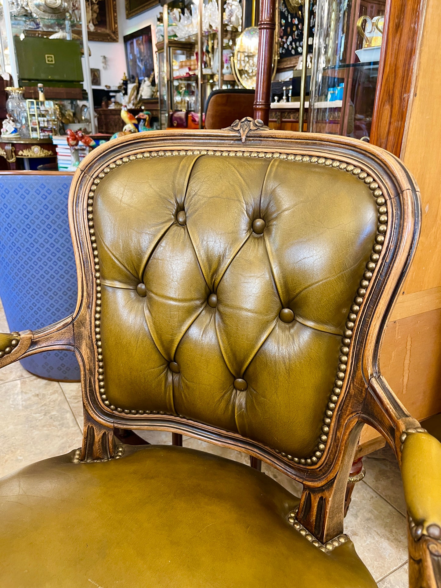 Medinis krėslas su oda