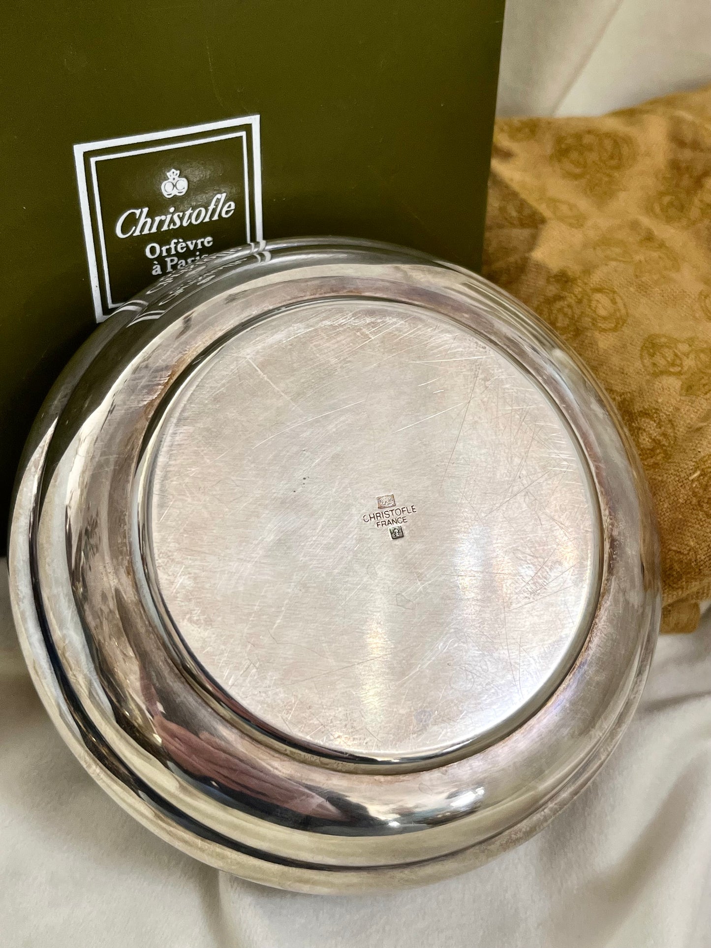 Christofle pasidabruota gėlių vazelė su stiklo indu