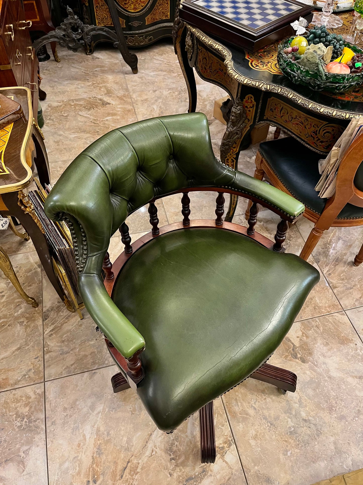 “Ring Mekanikk” Chesterfield ofiso kėdė