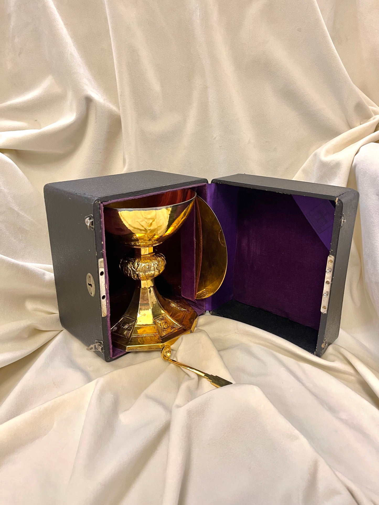 Sidabrinė, auksu dengta liturginė taurė - Kielikas