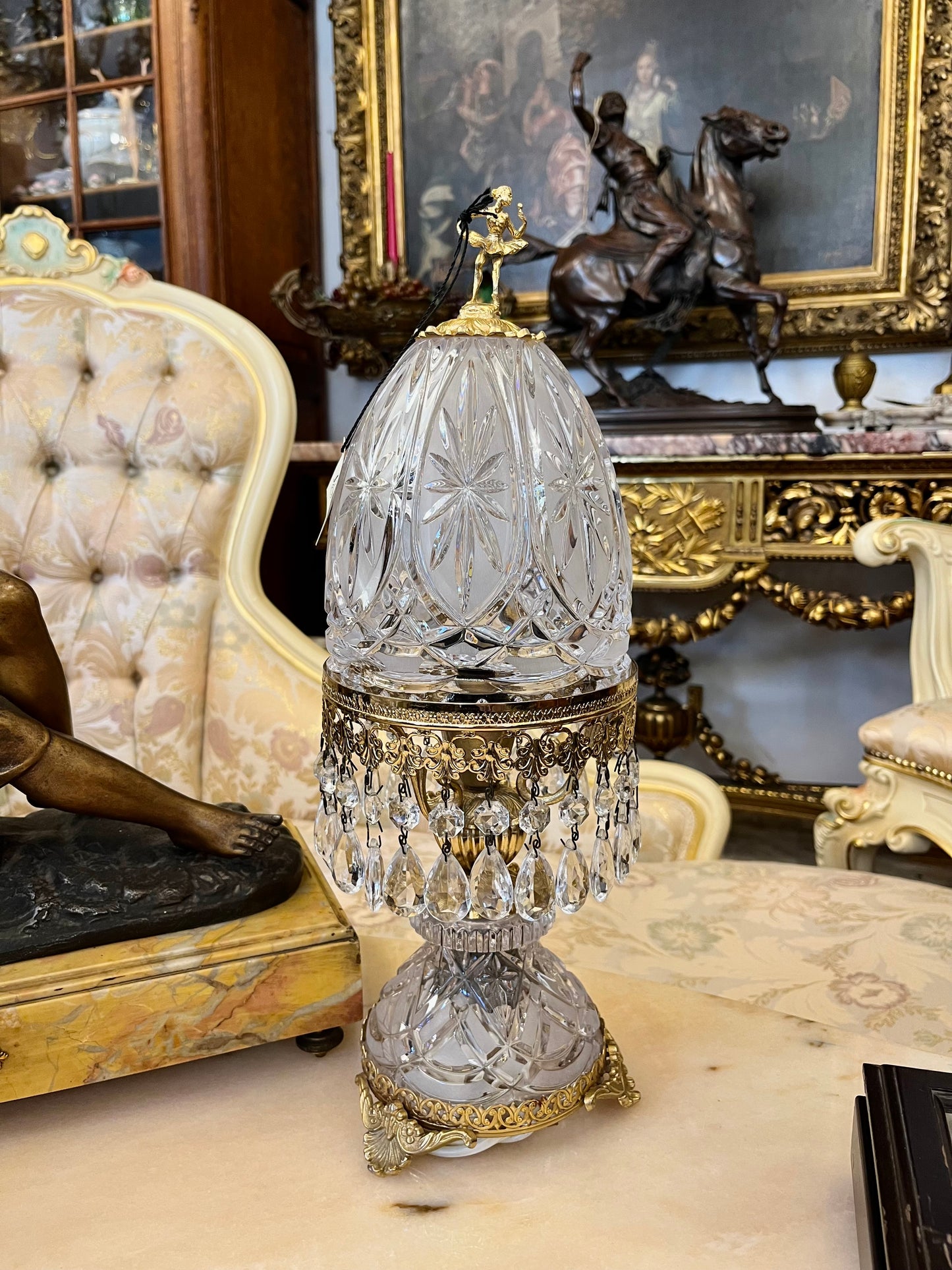 Krištoliniai šviestuvėliai su balerina( yra keli vnt.)