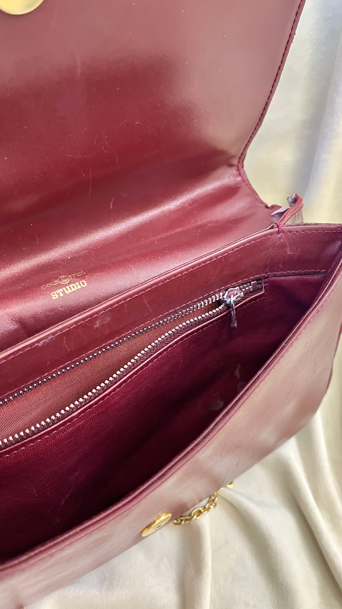 Odinis rankinukas / delninė su auksavimo dekoru