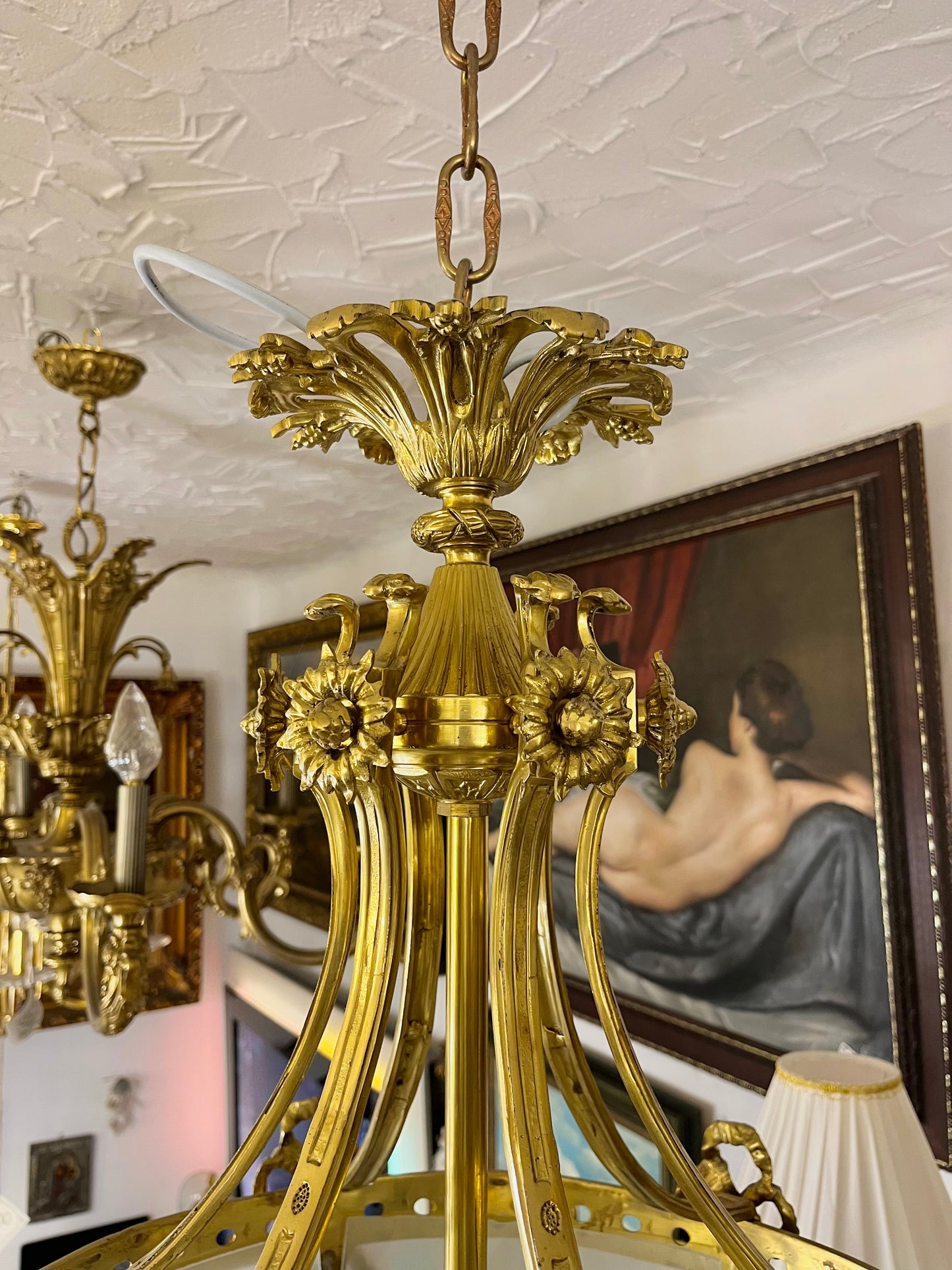 Masyvus Louis XVI stiliaus žalvario šviestuvas