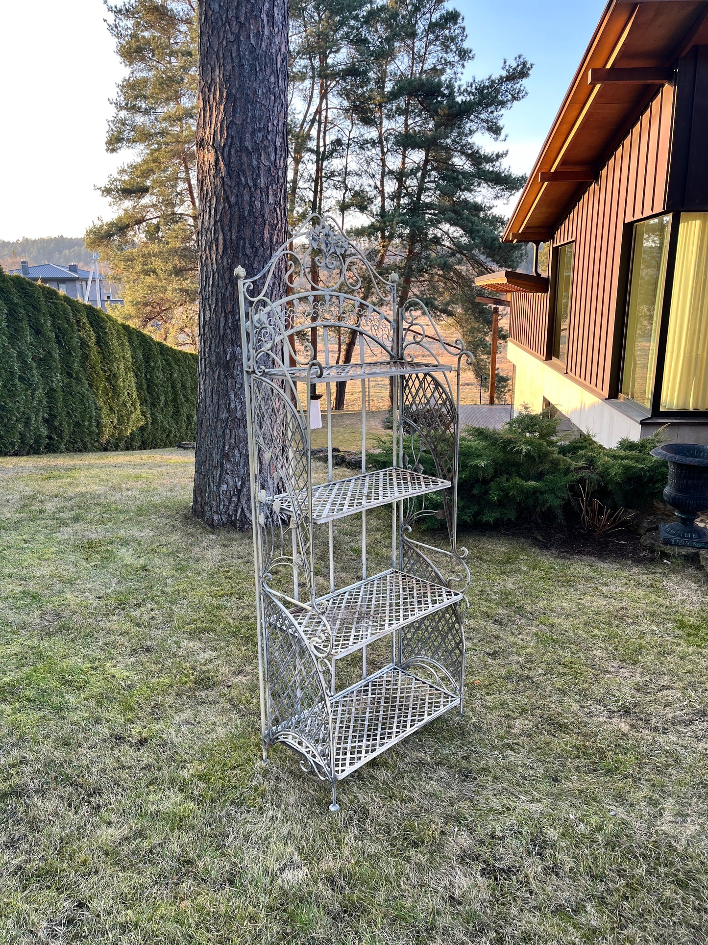 Sulankstoma metalinė etažerė