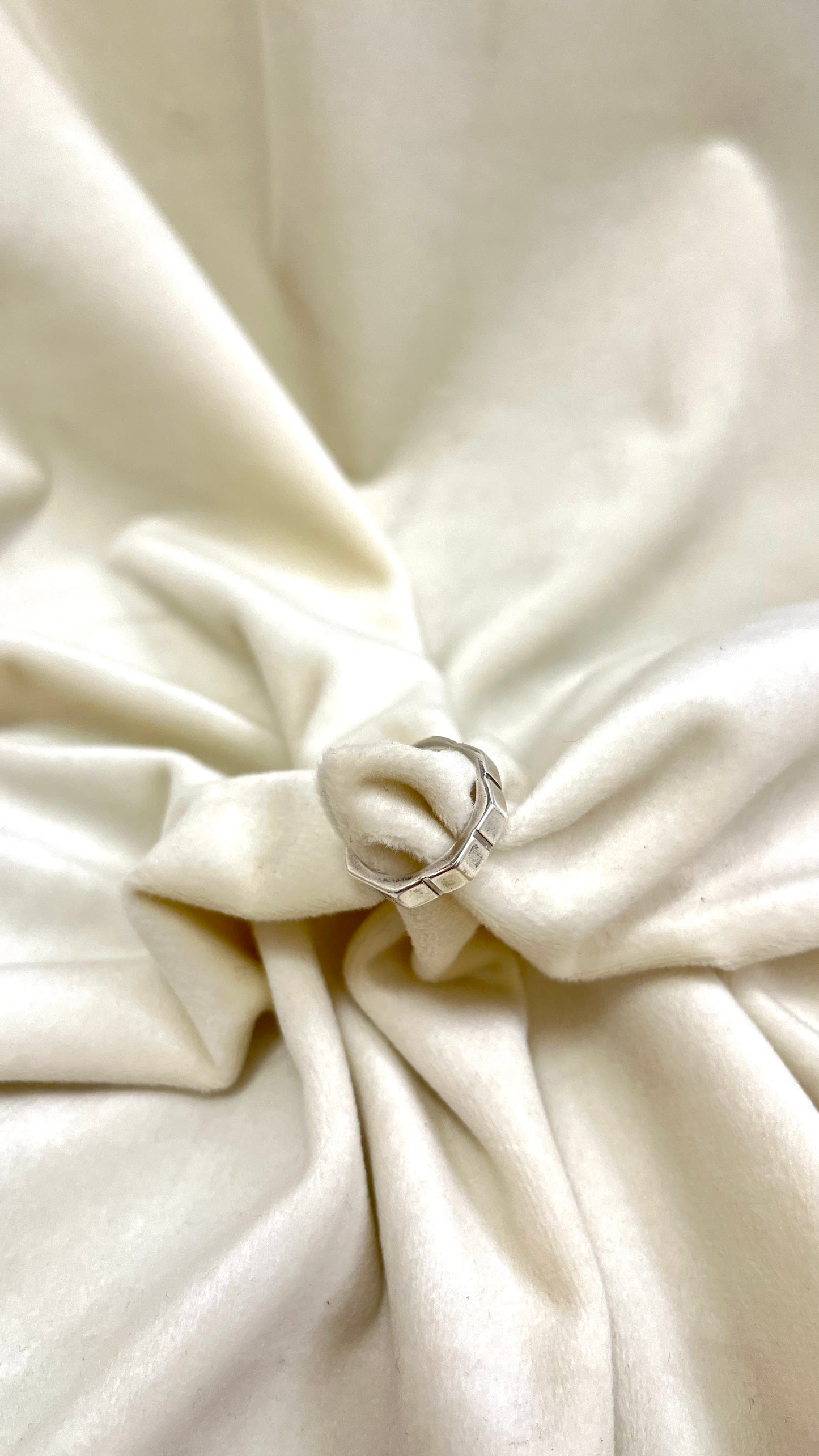 Yves Saint Laurent sidabrinis žiedas