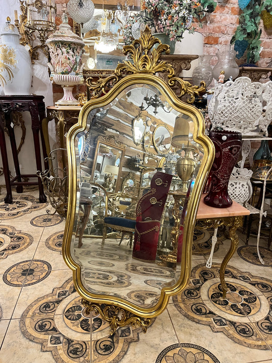 Prašmatnus auksuotas veidrodis su figūriniu facetu