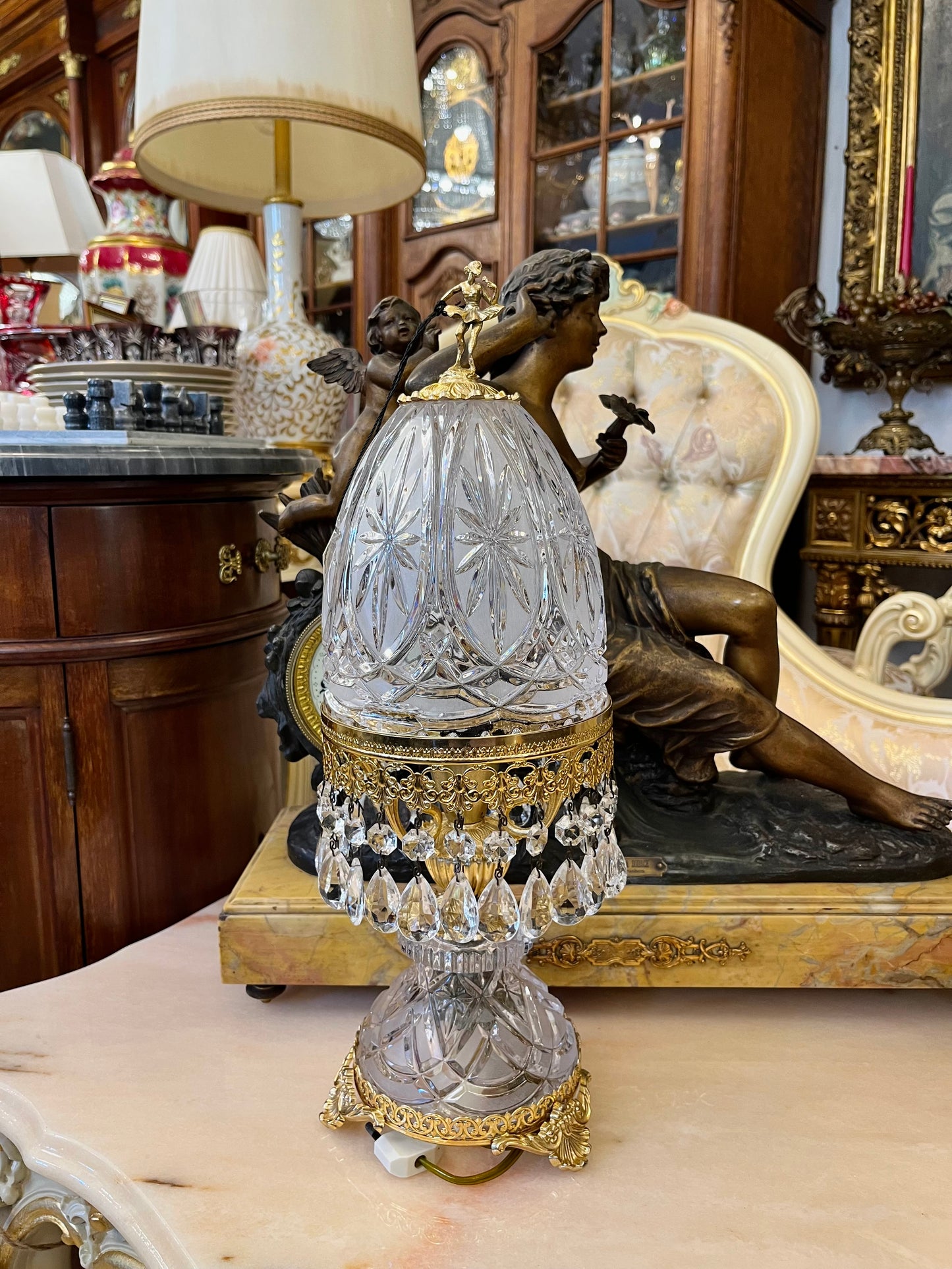 Krištoliniai šviestuvėliai su balerina( yra keli vnt.)