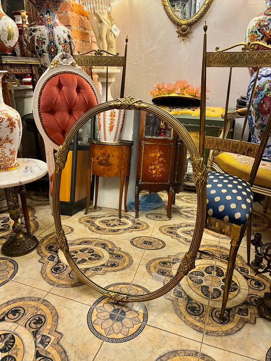 Ovalus veidrodis iš bronzos