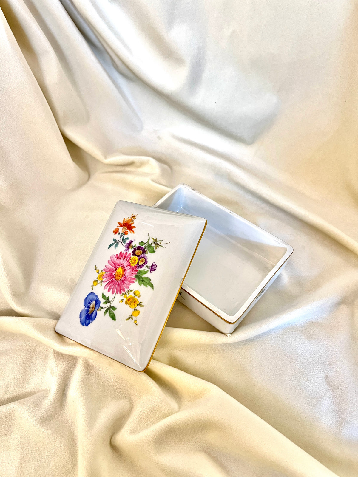 “Meissen“ porcelianinė dėžutė