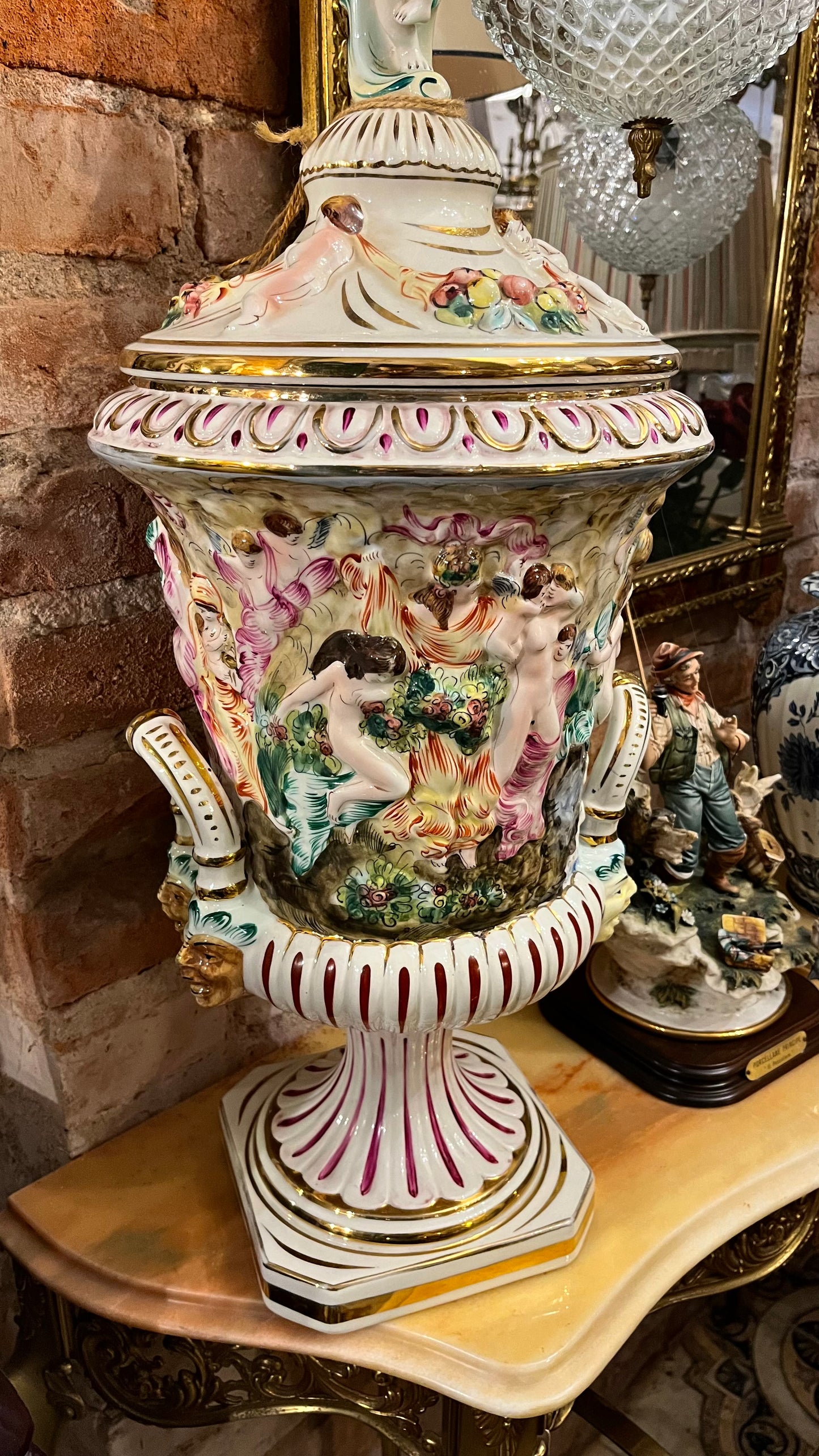 Prabangi Capodimonte porceliano vaza su dangčiu