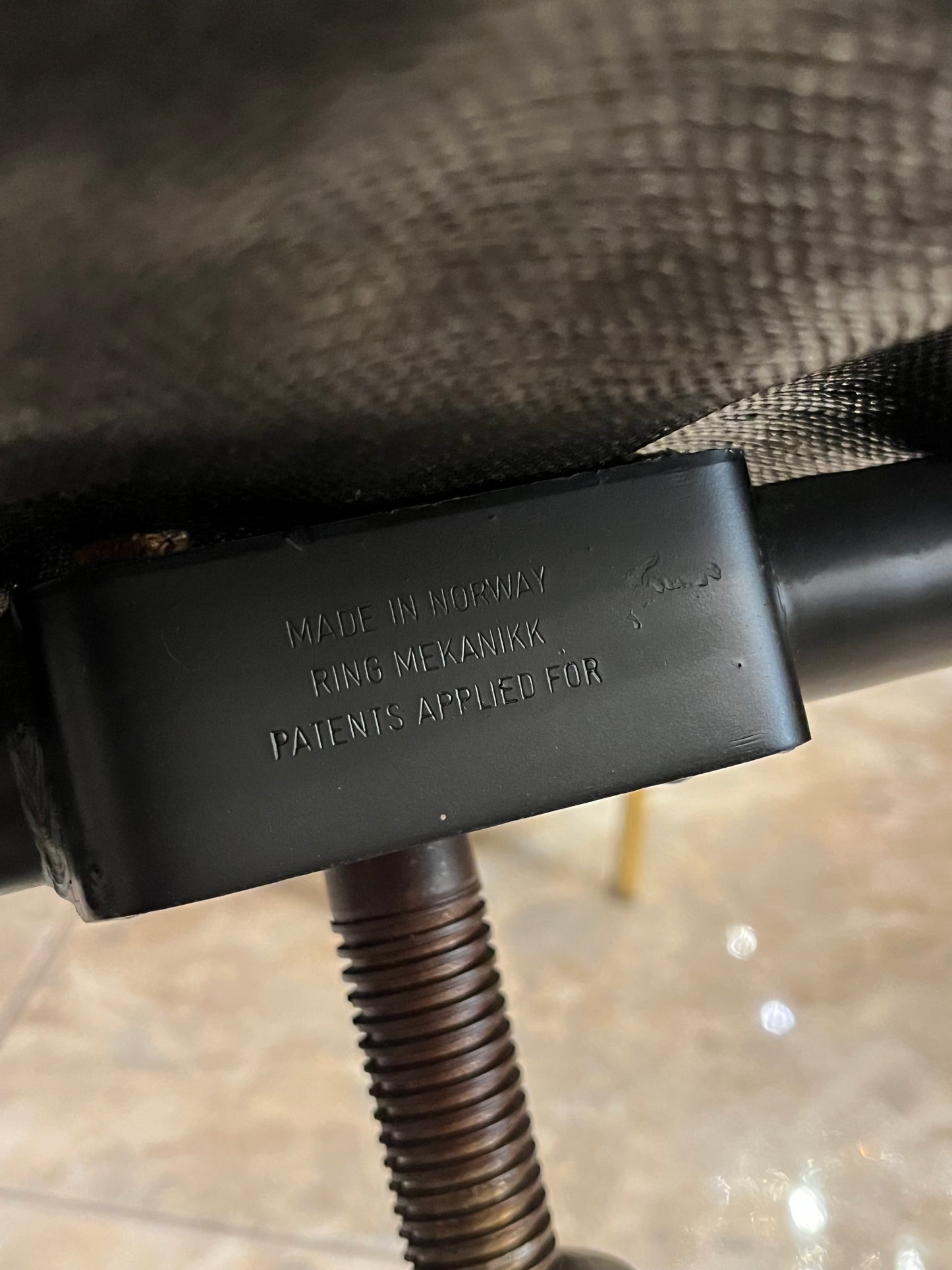 “Ring Mekanikk” Chesterfield ofiso kėdė