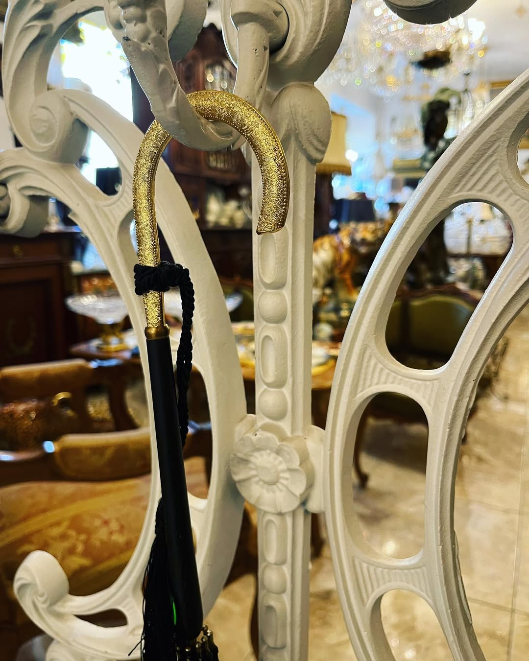 Pastatoma špižinė kabyklą su veidrodėliu