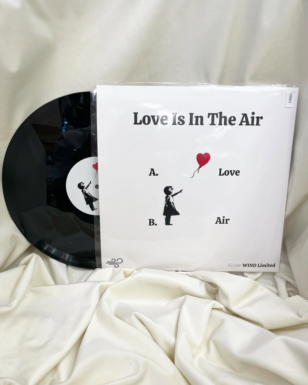 Banksy "Love is The Air" vinilas