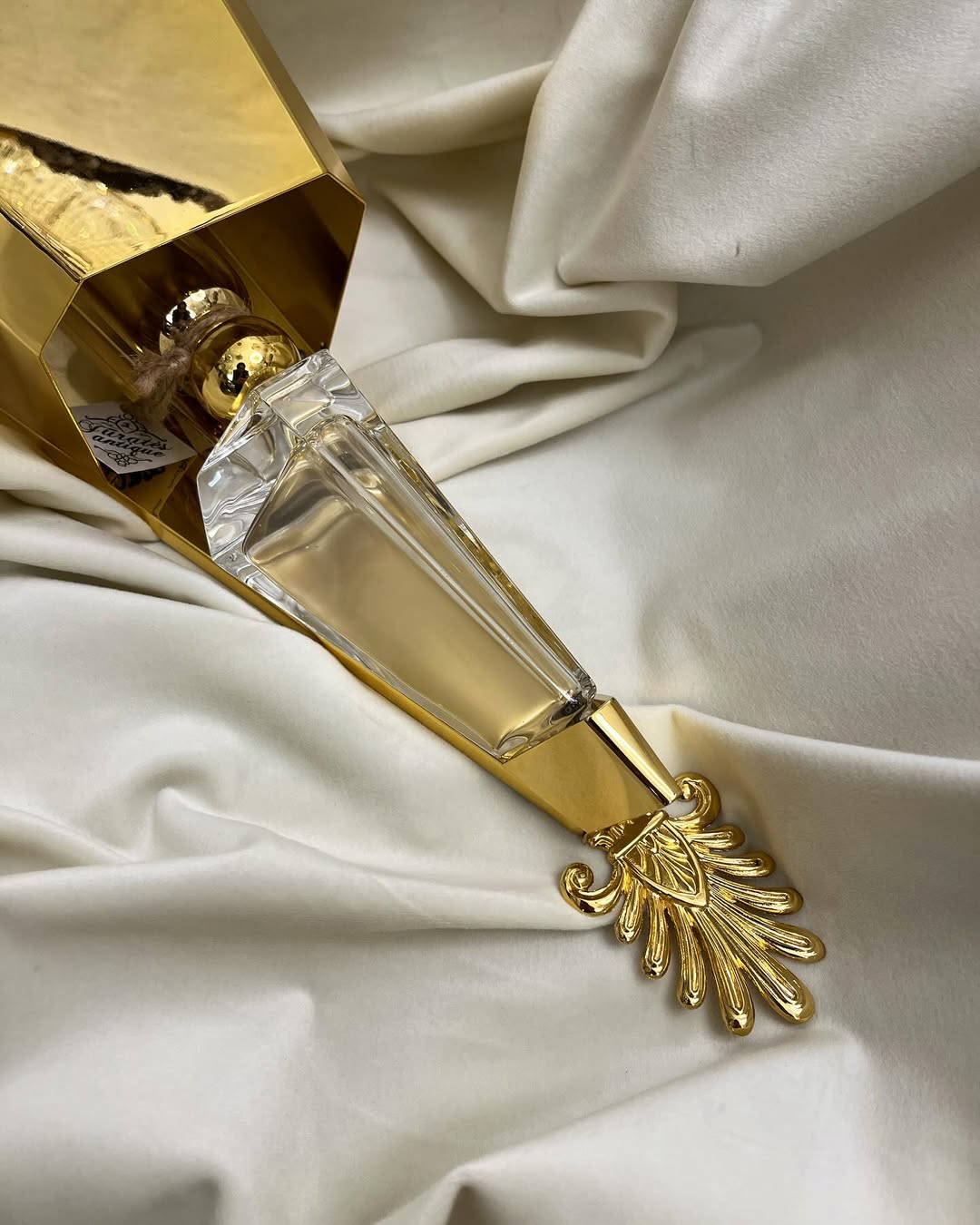 Art Deco stiliau sieninis šviestuvas