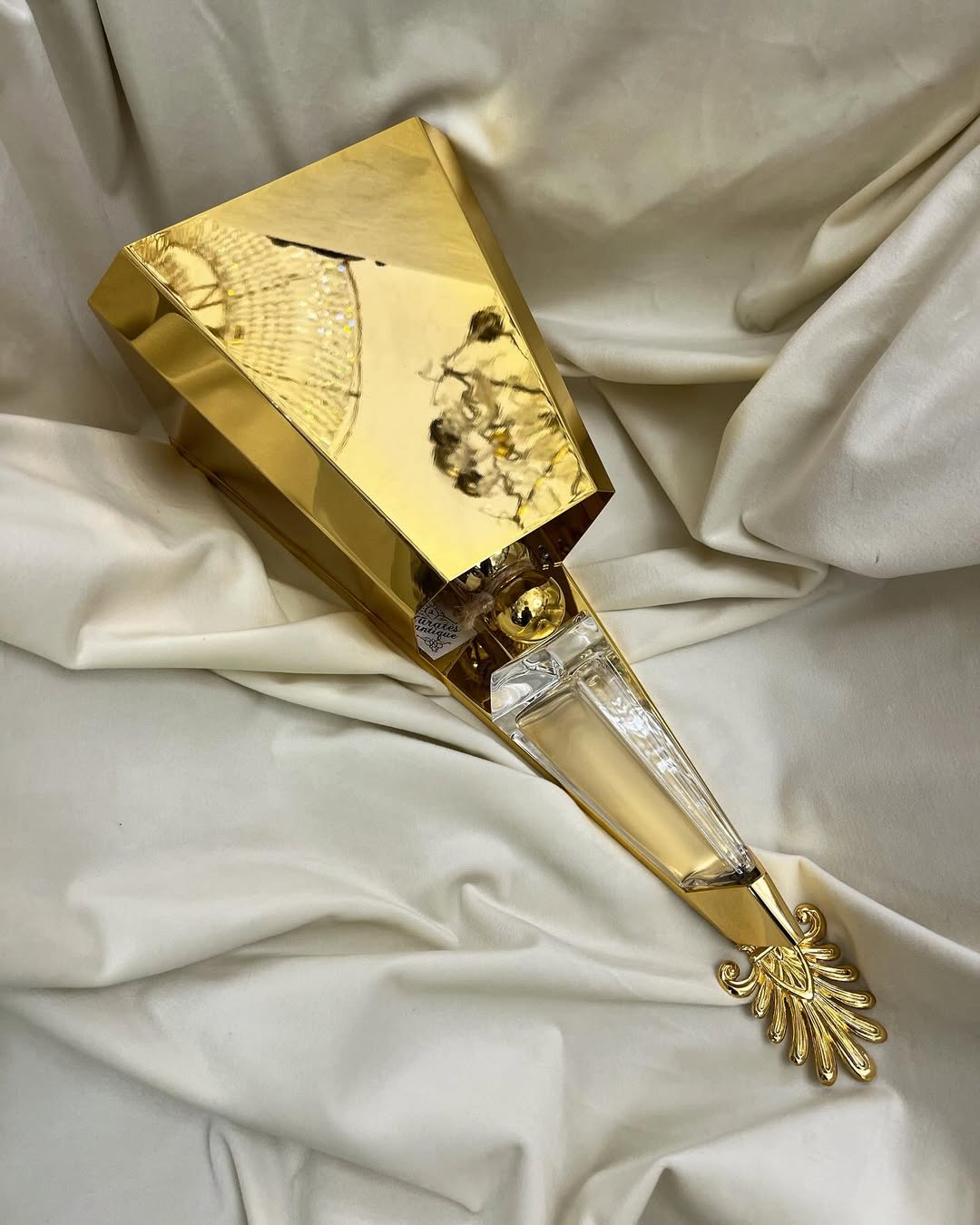 Art Deco stiliau sieninis šviestuvas