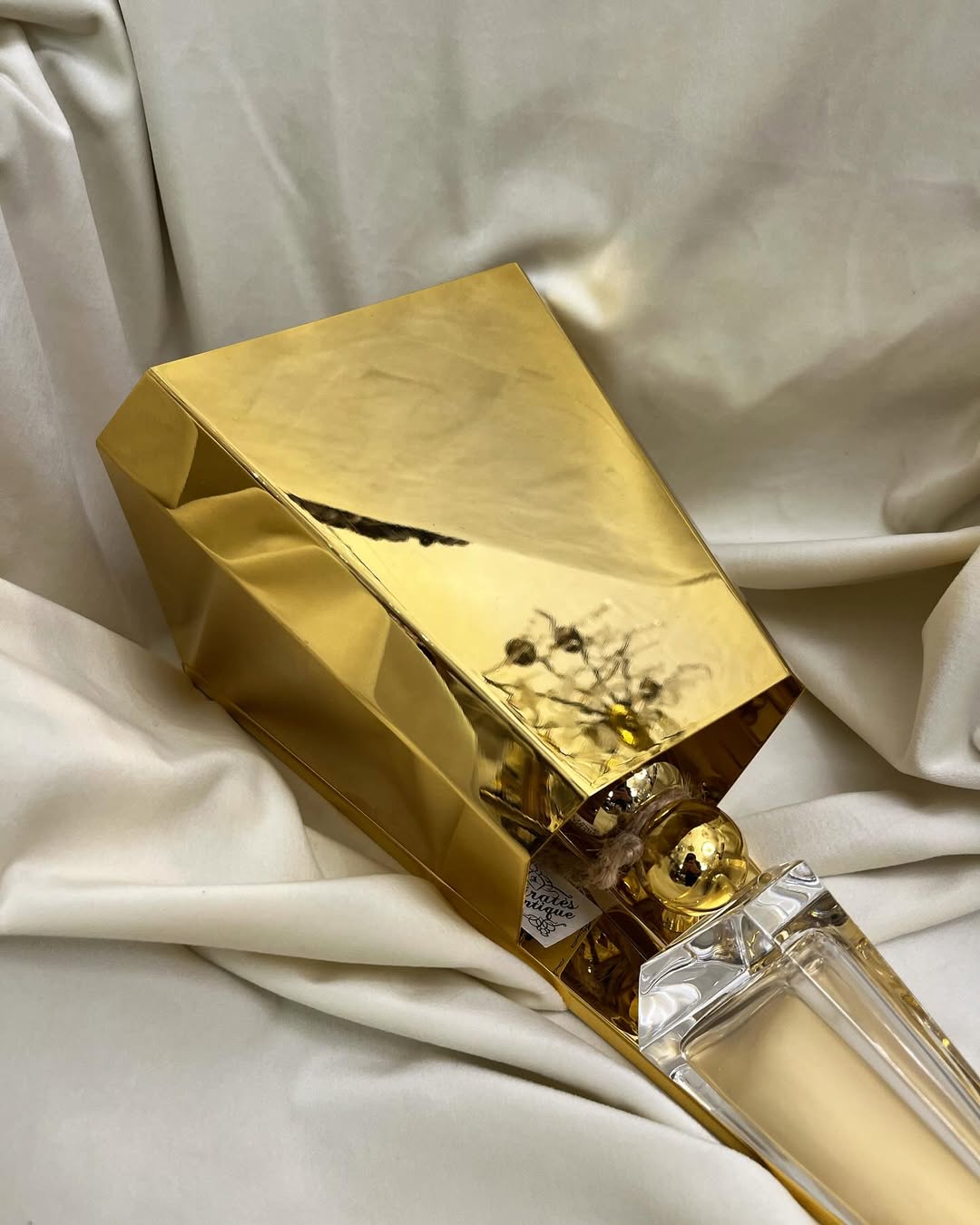 Art Deco stiliau sieninis šviestuvas